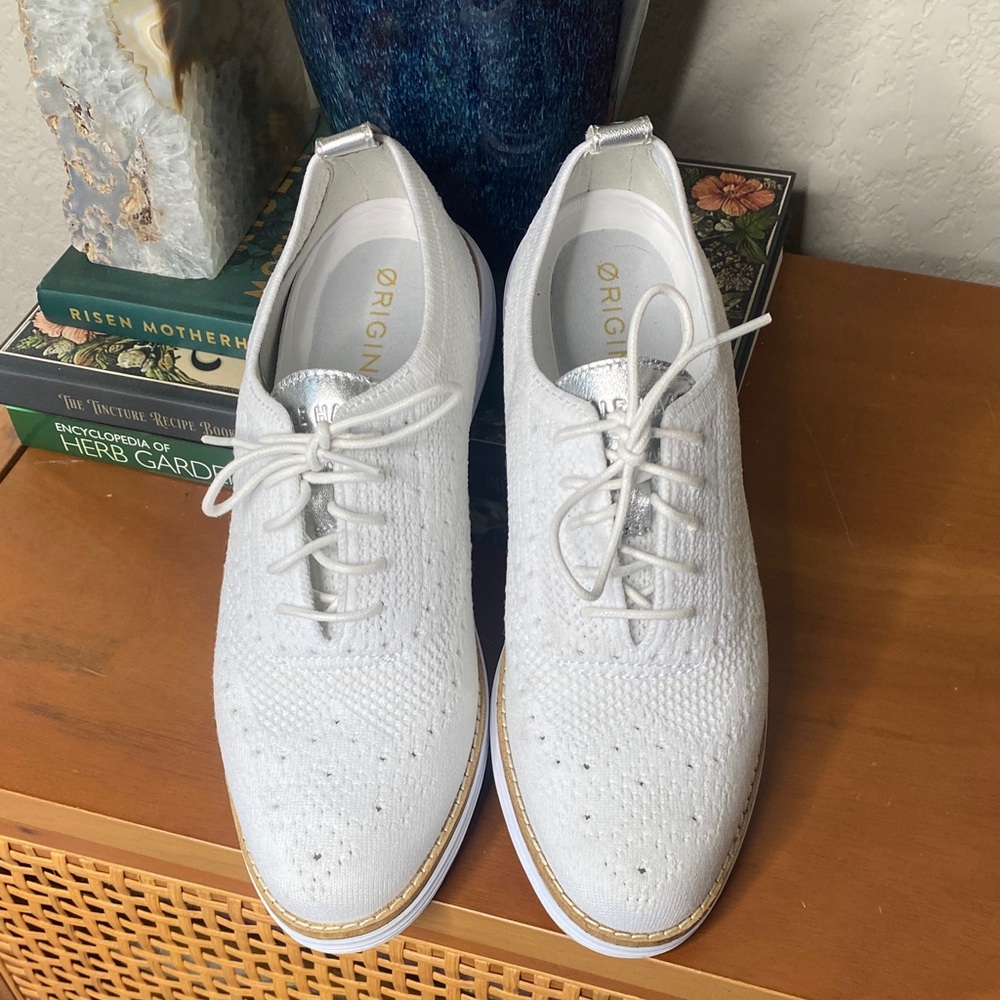 Cole Haan White & Silver OriginalGrand Knit Lace-Up Oxfords 8 Lightweight